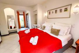 3+1 Bedroom Villa With Garden in Albufeira