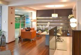 Commercial space to buy in Vilamoura Marina