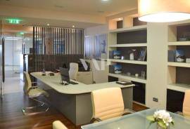 Commercial space to buy in Vilamoura Marina