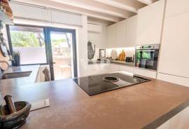 Single-Storey 3+1 Bedroom Villa with Pool and Golf Front in Vilamoura