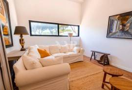 Single-Storey 3+1 Bedroom Villa with Pool and Golf Front in Vilamoura
