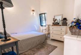 Single-Storey 3+1 Bedroom Villa with Pool and Golf Front in Vilamoura