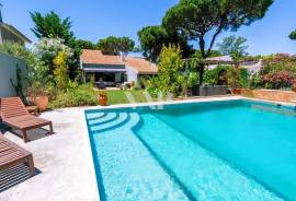 Single-Storey 3+1 Bedroom Villa with Pool and Golf Front in Vilamoura