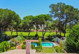 Single-Storey 3+1 Bedroom Villa with Pool and Golf Front in Vilamoura