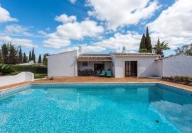 2-Bed Villa with Private Pool and Mountain Views - Serra e Mar