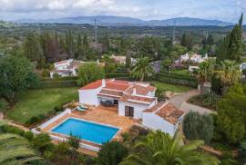 2-Bed Villa with Private Pool and Mountain Views - Serra e Mar
