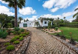 2-Bed Villa with Private Pool and Mountain Views - Serra e Mar