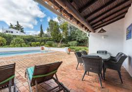 2-Bed Villa with Private Pool and Mountain Views - Serra e Mar