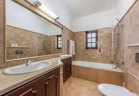 Stunning 4-Bed Villa With Private Pool- Serra e Mar