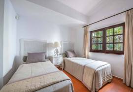 Stunning 4-Bed Villa With Private Pool- Serra e Mar