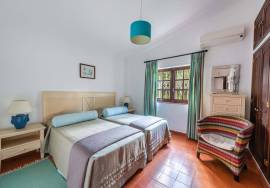 Stunning 4-Bed Villa With Private Pool- Serra e Mar