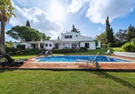 Stunning 4-Bed Villa With Private Pool- Serra e Mar