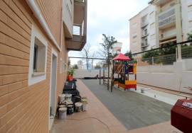 T0+1 with swimming pool, garage and children's playground located in Jardim Village in Armação de Pêra