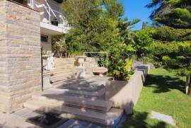 Exceptional contemporary villa with swimming pool and panoramic views of the Tagus River, Restelo, Lisbon