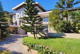 Exceptional contemporary villa with swimming pool and panoramic views of the Tagus River, Restelo, Lisbon