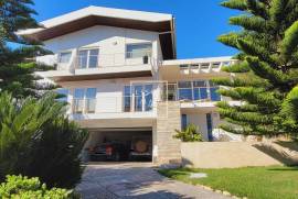 Exceptional contemporary villa with swimming pool and panoramic views of the Tagus River, Restelo, Lisbon