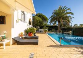 Spacious 3 bedroom Villa well situation in Golfe Santo Antonio