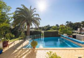 Spacious 3 bedroom Villa well situation in Golfe Santo Antonio