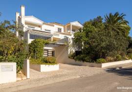 Spacious 3 bedroom Villa well situation in Golfe Santo Antonio