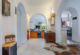 Superb 4 bedroom Algarvienne villa – swimming pool, large wooded land and almost self-sufficient in energy