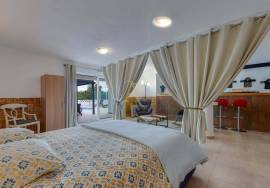 Superb 4 bedroom Algarvienne villa – swimming pool, large wooded land and almost self-sufficient in energy