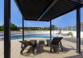 Superb 4 bedroom Algarvienne villa – swimming pool, large wooded land and almost self-sufficient in energy