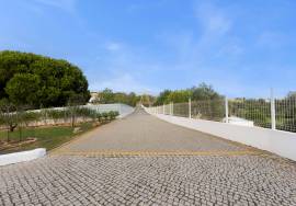 Superb 4 bedroom Algarvienne villa – swimming pool, large wooded land and almost self-sufficient in energy