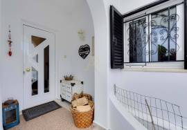 Superb 4 bedroom Algarvienne villa – swimming pool, large wooded land and almost self-sufficient in energy