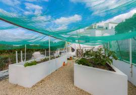 Superb 4 bedroom Algarvienne villa – swimming pool, large wooded land and almost self-sufficient in energy