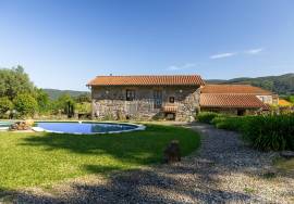 Country House with Pool and Independent Suite in the Center of Covas