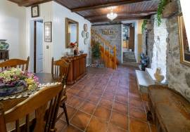 Country House with Pool and Independent Suite in the Center of Covas