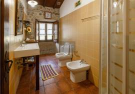 Country House with Pool and Independent Suite in the Center of Covas