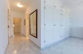 Sea View 180º – Magnificent 3 bedroom apartment in front of Quarteira Beach