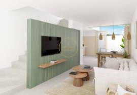 A complex of five ruins with an approved project for three two-bedroom houses and two one-bedroom houses in Benafim.