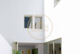 A complex of five ruins with an approved project for three two-bedroom houses and two one-bedroom houses in Benafim.