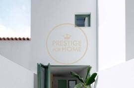 A complex of five ruins with an approved project for three two-bedroom houses and two one-bedroom houses in Benafim.