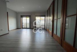 Commercial Space in the Center of Santo Tirso – Licensed for Office and Services