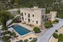 Exclusive renovated Mediterranean castle with panoramic views in Relleu