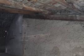 Stone Barn Of 90 M2 Onto Two Levels In The Centre Of An Historical Village.