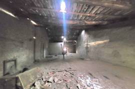 Stone Barn Of 90 M2 Onto Two Levels In The Centre Of An Historical Village.