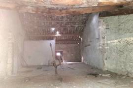 Stone Barn Of 90 M2 Onto Two Levels In The Centre Of An Historical Village.