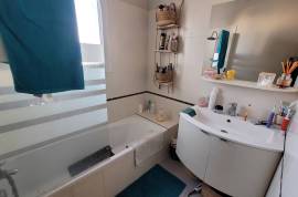 Large Single-Storey Villa With About 140 M2 Of Living Space On 1000 M2 Of Land With Swimming Pool.