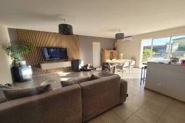 Large Single-Storey Villa With About 140 M2 Of Living Space On 1000 M2 Of Land With Swimming Pool.