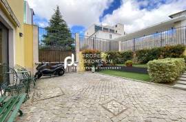 5 Bed Lisbon Villa 364 Sqm Property With 108 Sqm Garden And Garage