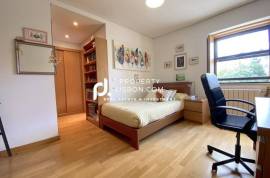 5 Bed Lisbon Villa 364 Sqm Property With 108 Sqm Garden And Garage
