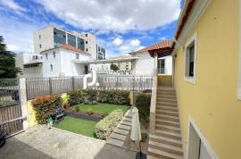 5 Bed Lisbon Villa 364 Sqm Property With 108 Sqm Garden And Garage