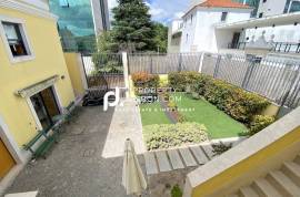 5 Bed Lisbon Villa 364 Sqm Property With 108 Sqm Garden And Garage