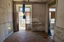 Building In Baixa, Rua Da Prata Lisbon In Need Of Renovation Building In Baixa, Rua Da Prata Lisbon In Need Of Renovation