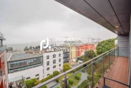 Extraordinary 2-bedroom Penthouse With Unique Tagus River View