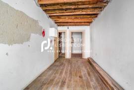 Full Renovation Needed T1 Estrela Lisbon - Prime Location